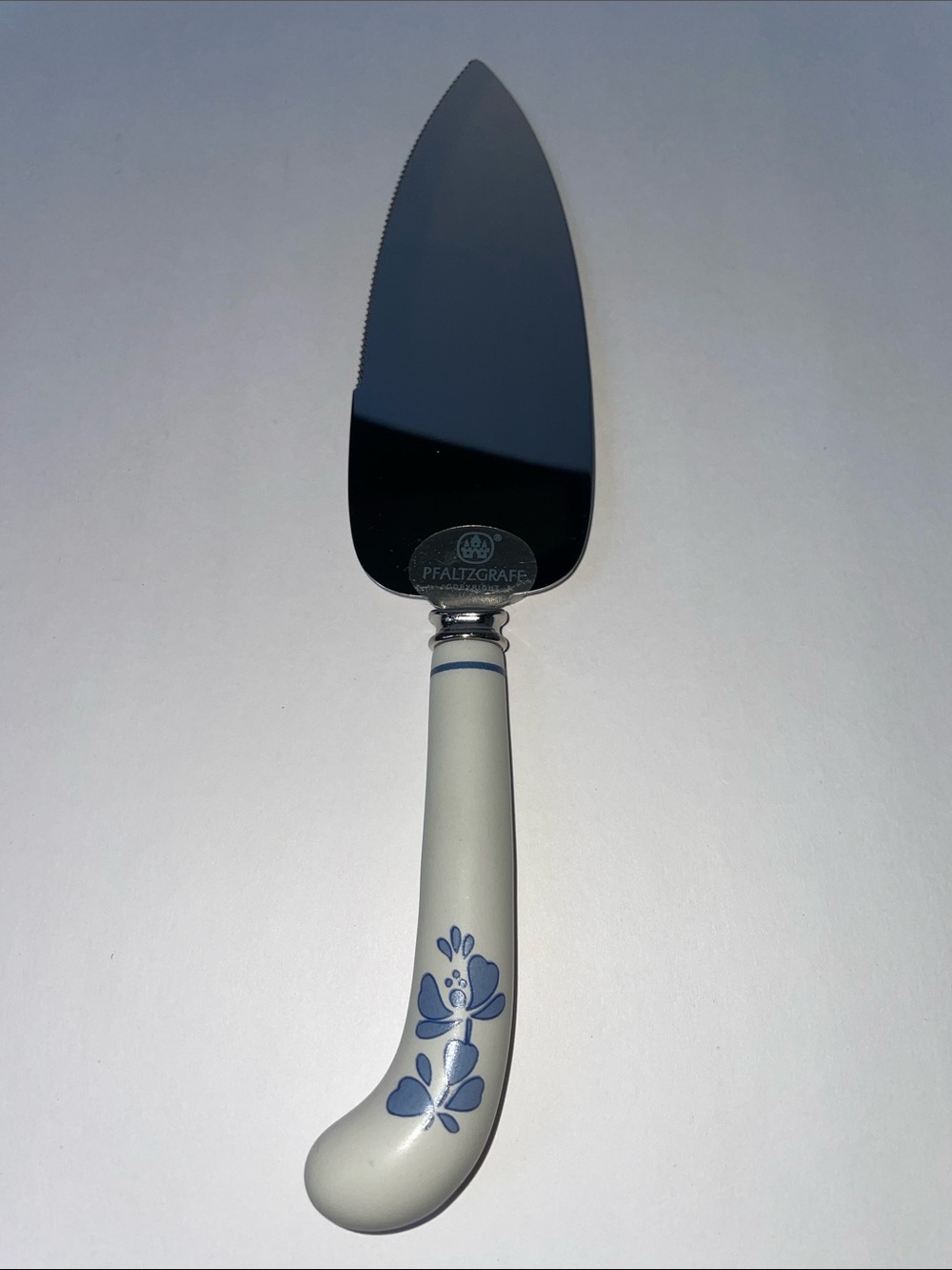 NIB Pfaltzgraff White Ceramic Handle Cake Server with Blue Floral Accent